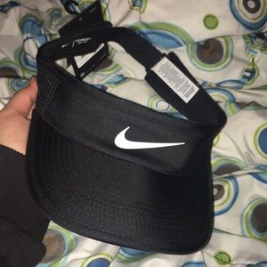 Nike visor (NEVER WORN)(OFFERS ARE WELCOME)
